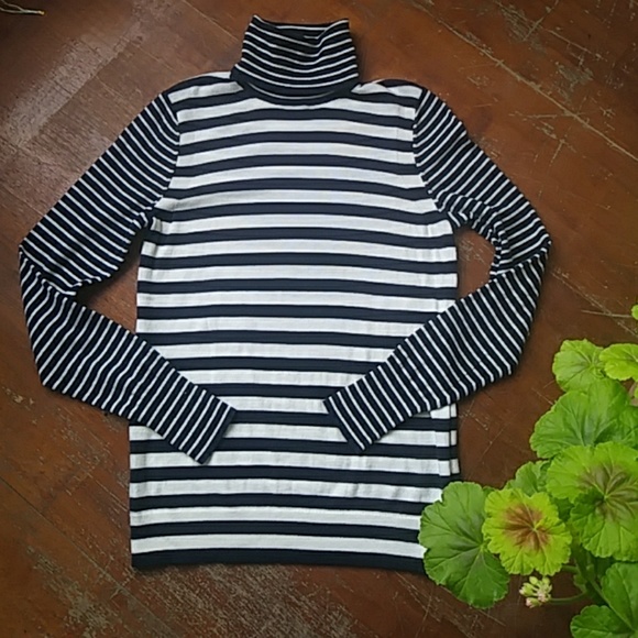 Banana Republic Sweaters - Banana republic cotton cashmere turtleneck